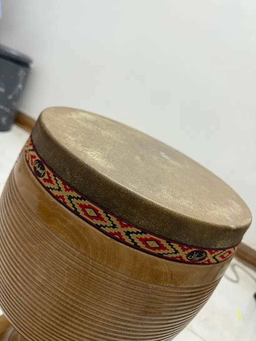 تتبک سه مهرshاصفهان شیرانی(ساخت سفارشی)دهانه۲۷نو|سازهای سنتی|شاهینشهر, گزبرخوار|دیوار