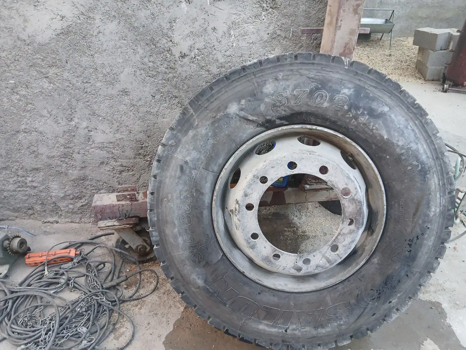 لاستیک  تریلی|قطعات یدکی و لوازم جانبی|فلاورجان, |دیوار