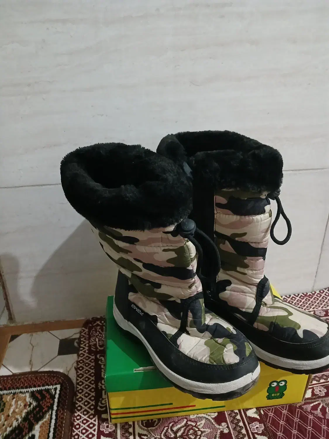 چکمه درحد|کفش و لباس بچه|قم, وادی السلام|دیوار