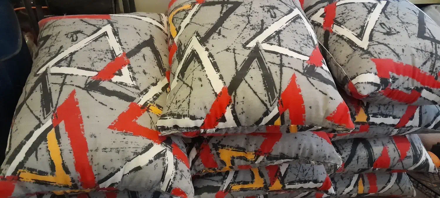 بالشت|پشتی|اصفهان, بوستان ناژوان|دیوار