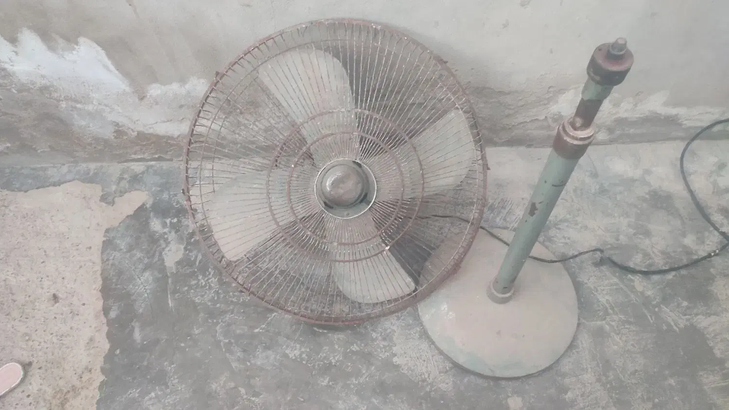 پنکه ایستاده پاکستانی|پنکه و تصفیه‌کنندهٔ هوا|چابهار, |دیوار