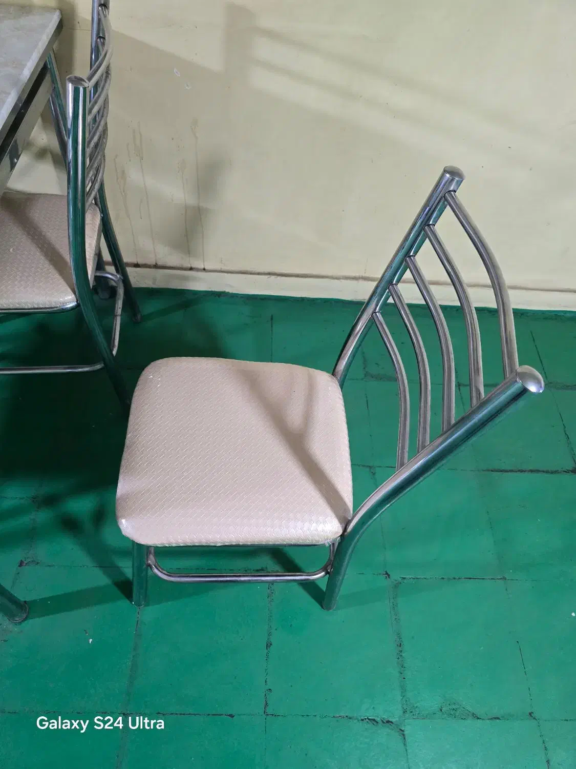 میز وصندلی|میز و صندلی غذاخوری|رباطکریم, رباطکریم|دیوار