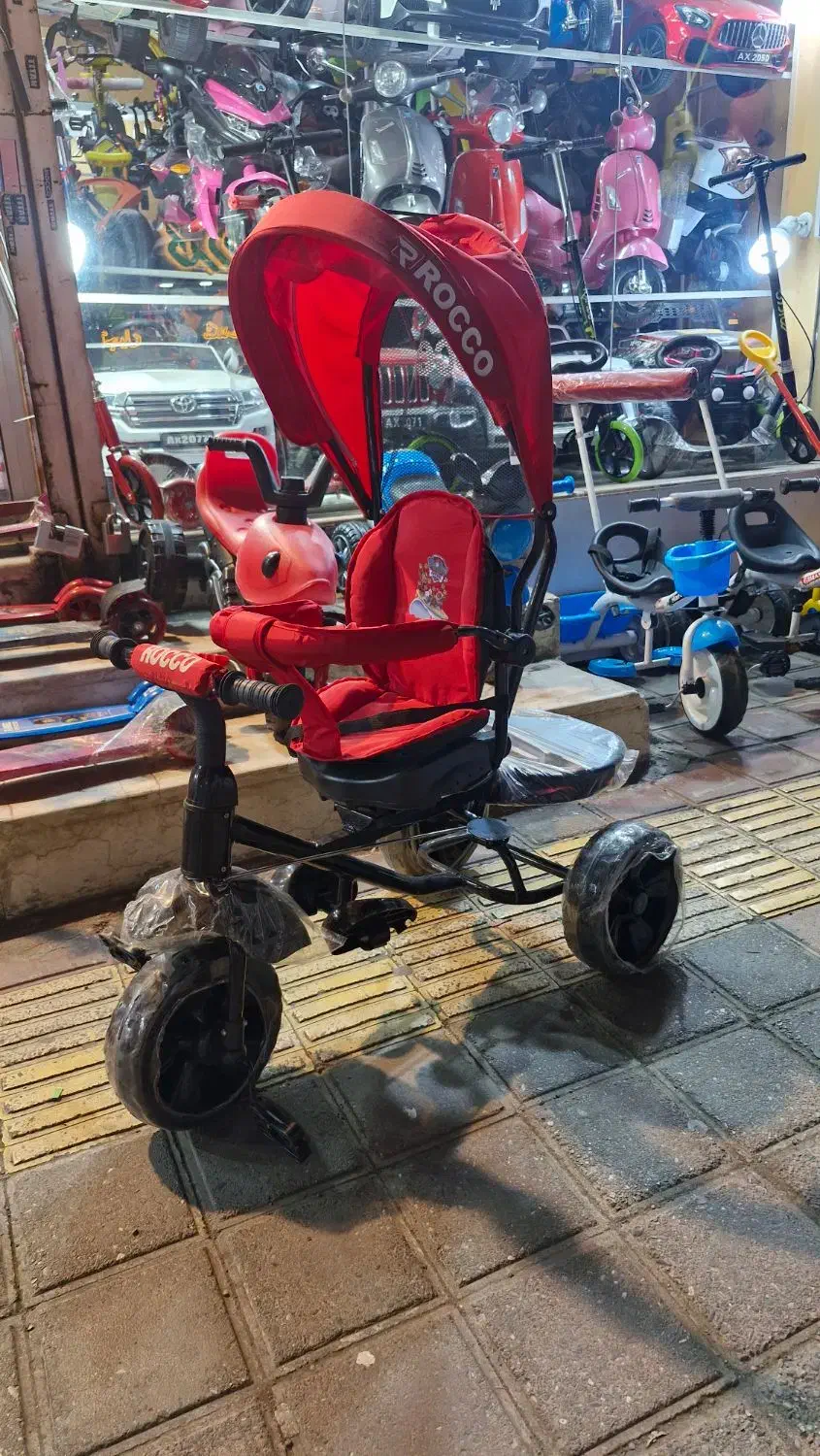 سه چرخه|اسباب‌بازی بچه|رشت, فلسطین|دیوار