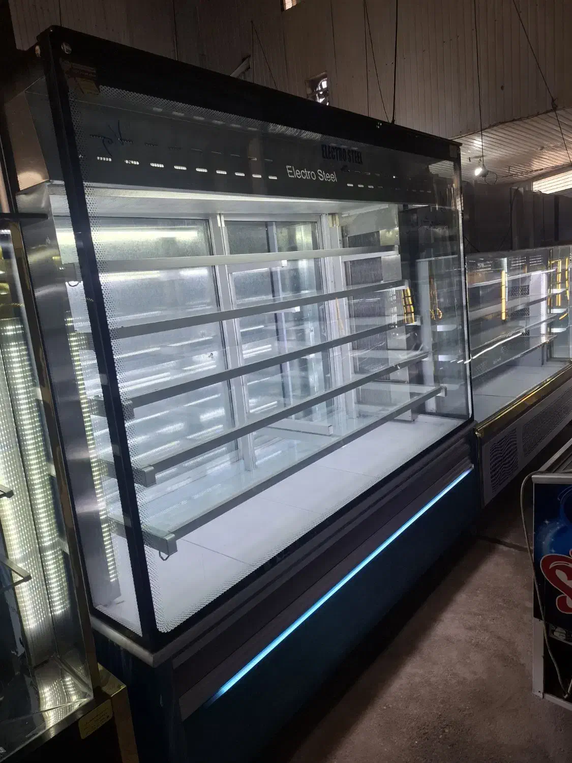 یخچال ایستاده ویترینی انواع یخچال‌های دست دوم|فروشگاه و مغازه|مشهد, فدک|دیوار