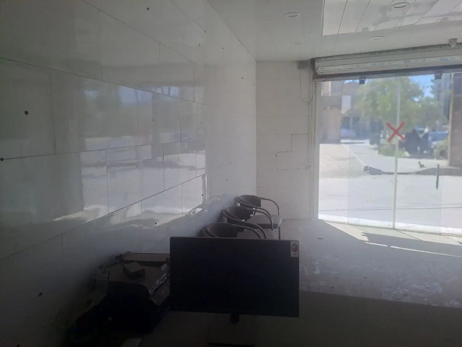 یک باب مغازه تجاری|اجارهٔ مغازه و غرفه|اصفهان, حصه جنوبی|دیوار