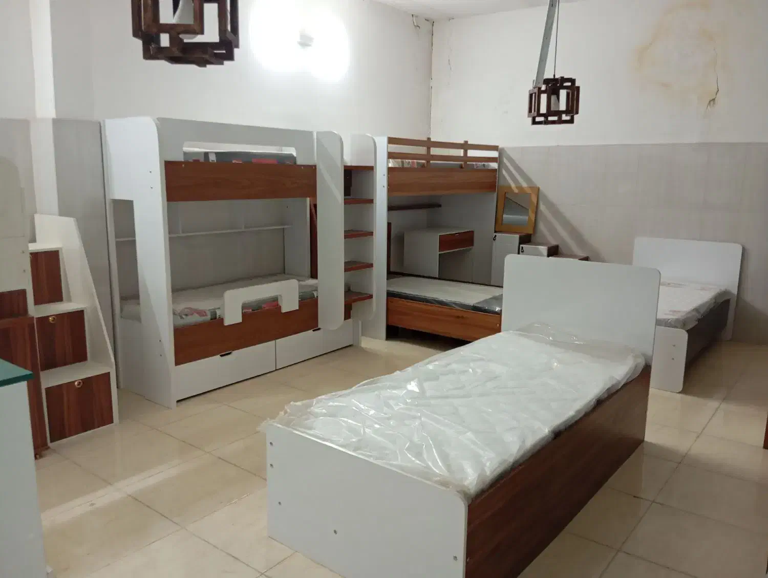 تخت یک نفر و دونفره|تخت و سرویس خواب|برخوار, |دیوار