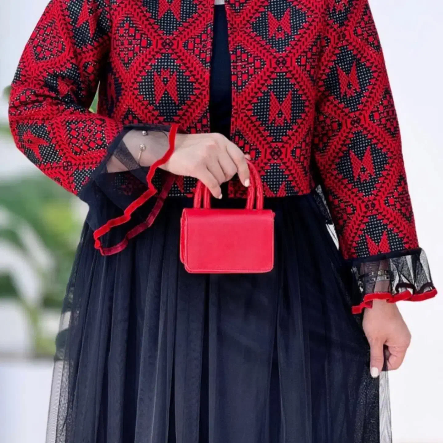 پیراهن قرمز زیبا|لباس|بندر گناوه, |دیوار