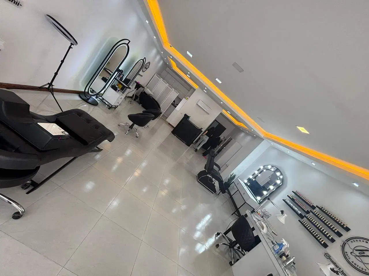 تمامی وسایل آرایشگاه نو میباشد|آرایشگاه و سالنهای زیبایی|آمل, |دیوار