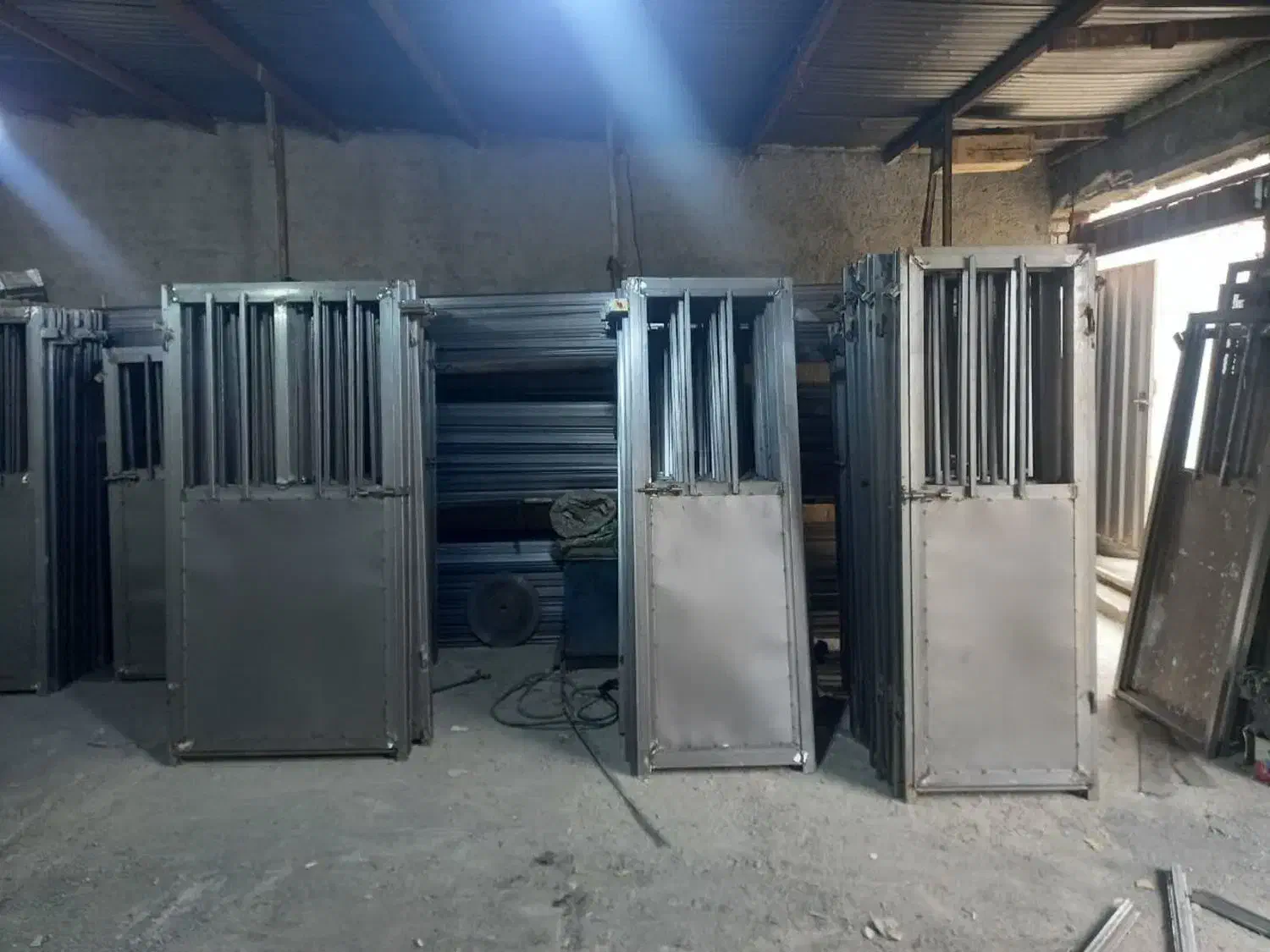 تولیدکننده انواع درب های سبک انباری،حیاطی و باغی|مصالح و تجهیزات ساختمان|شهریار, شهریار|دیوار