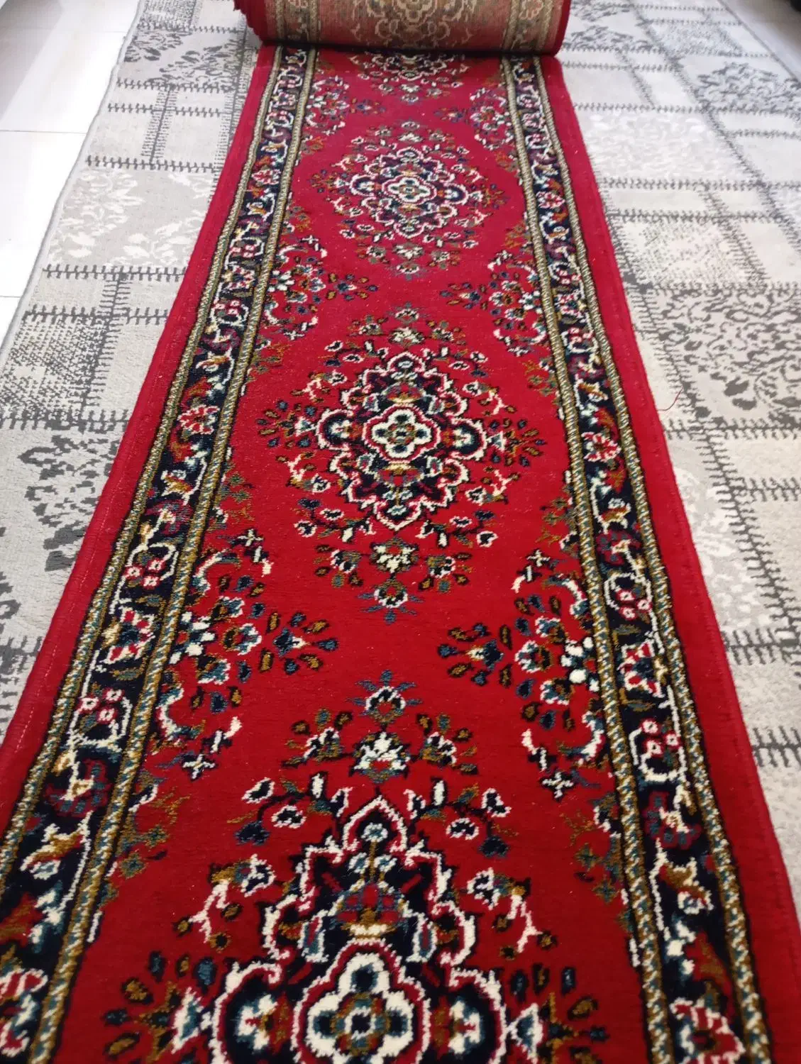 فرش کناره ۴ متر طول ونیم متر عرض|فرش|اسلام‌شهر, شهرک لاله|دیوار