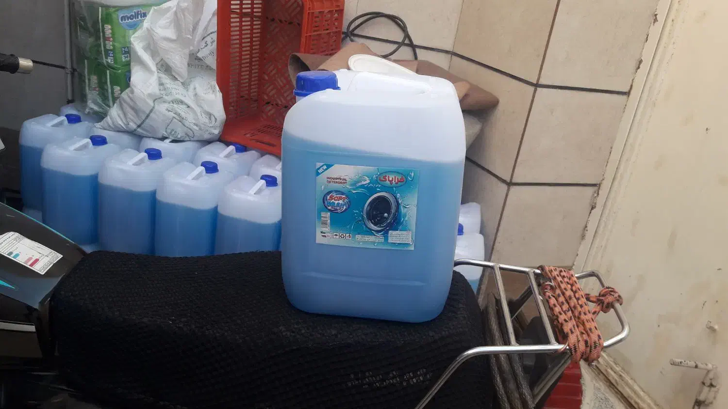 مایع لباسشویی ۱۰ لیتری اقتصادی ارسال درب منزل|مواد شوینده و دستمال کاغذی|بروجرد, |دیوار