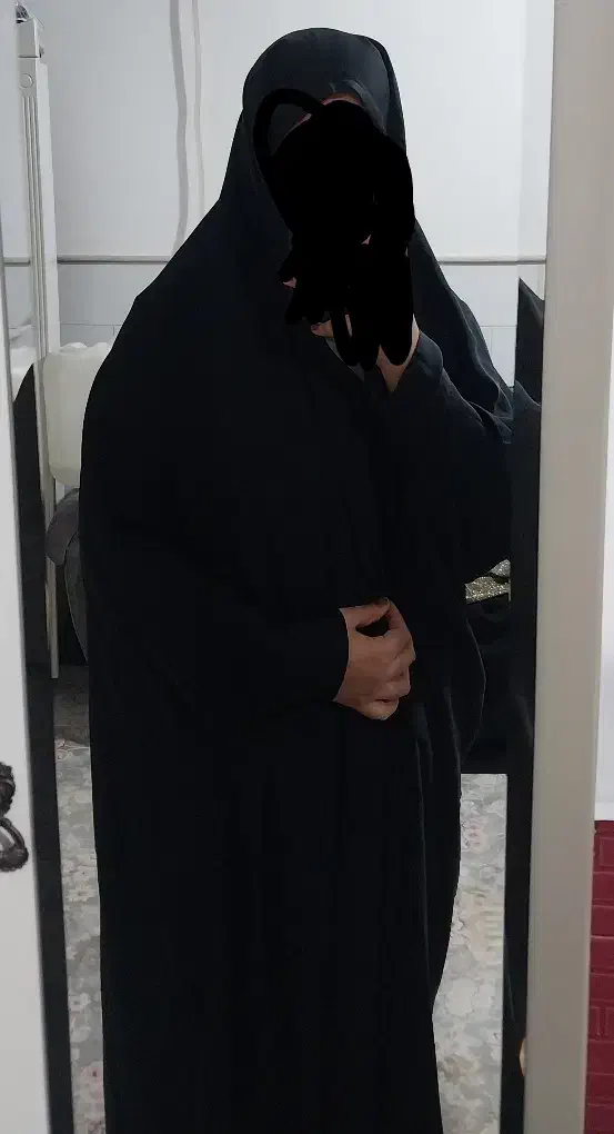 چادر دانشجویی|لباس|قم, چهل درخت‎|دیوار