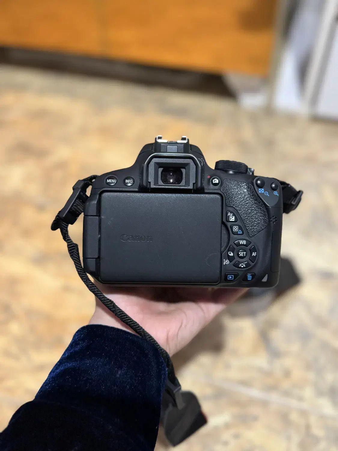 دوربین کانن ۷۰۰d با لنز ۱۸/۱۳۵ با قیمت مناسب|دوربین عکاسی و فیلم‌برداری|رشت, شهرک پردیسان|دیوار