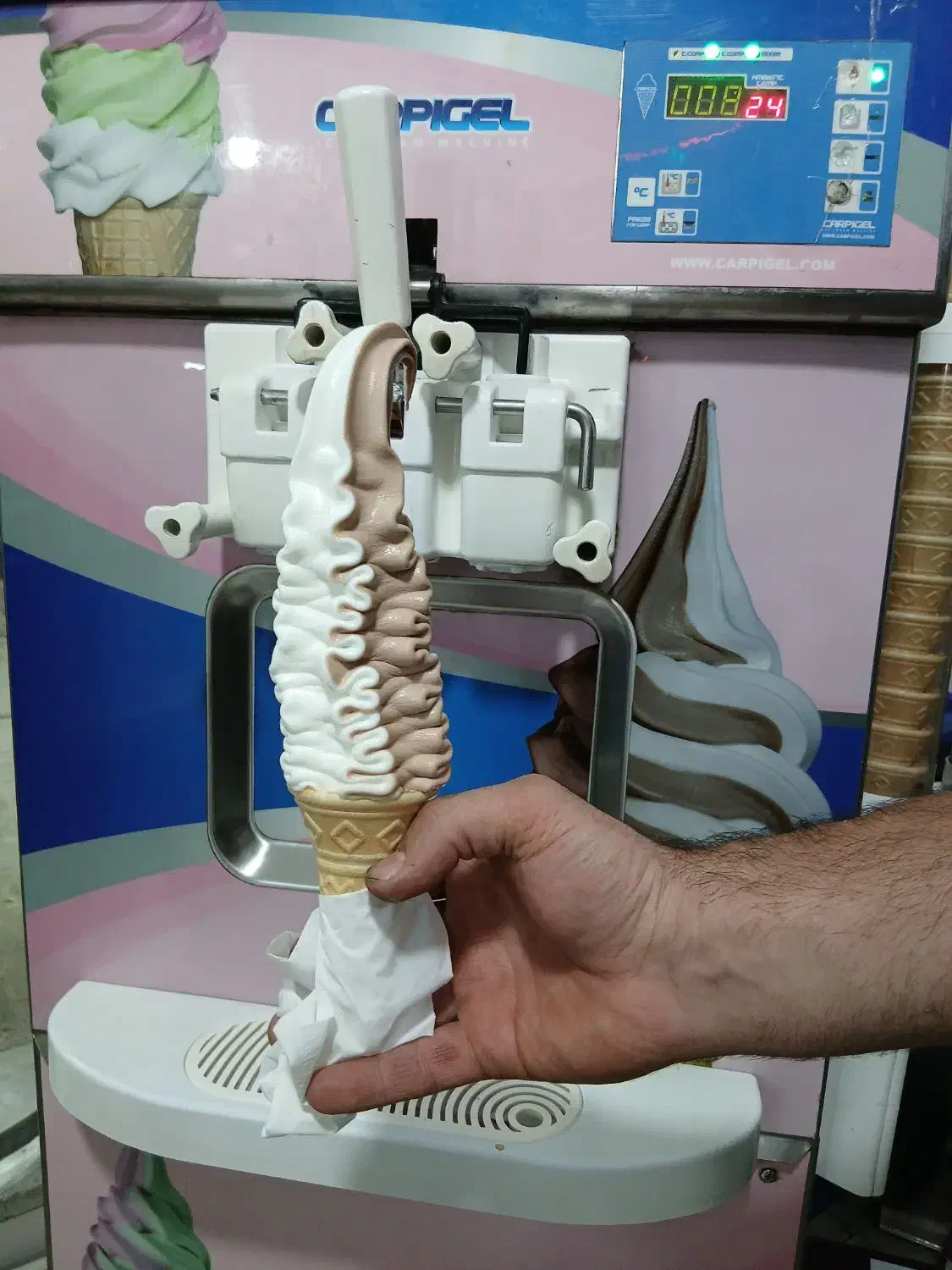 دستگاه بستنی قیفی|کافی‌شاپ و رستوران|مشهد, انقلاب|دیوار