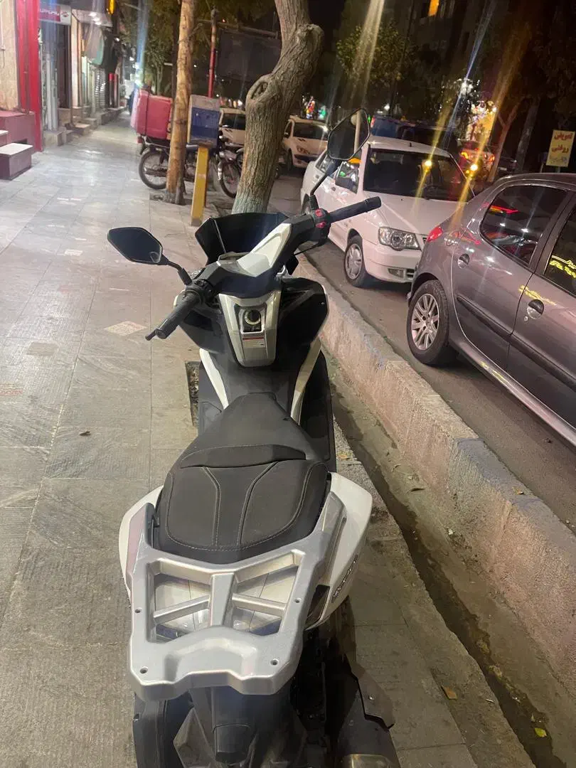 موتور کی وی ۲۵۰|موتورسیکلت|رباط‌کریم, رباط‌کریم|دیوار