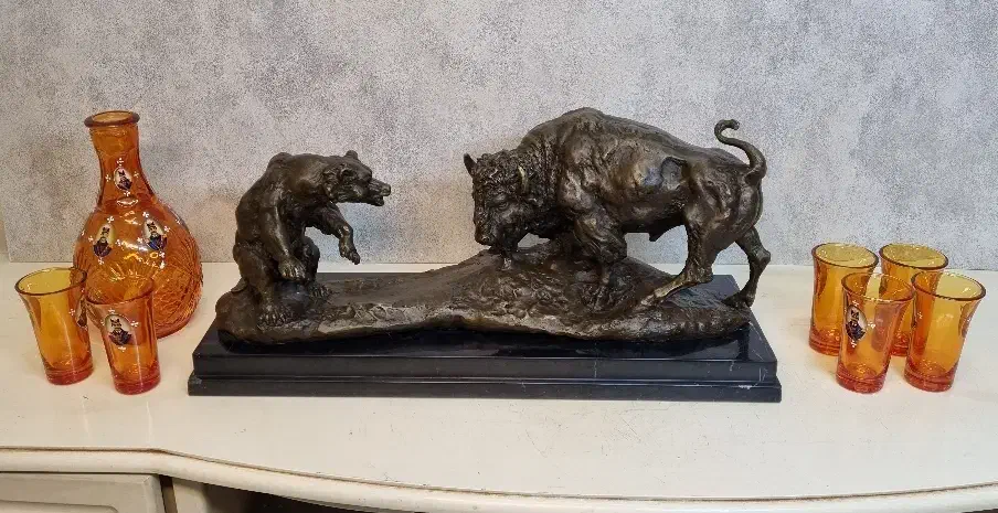 مجسمه برنزی نبرد خرس وگاو|مجسمه، تندیس، ماکت|تهران, فردوسی|دیوار