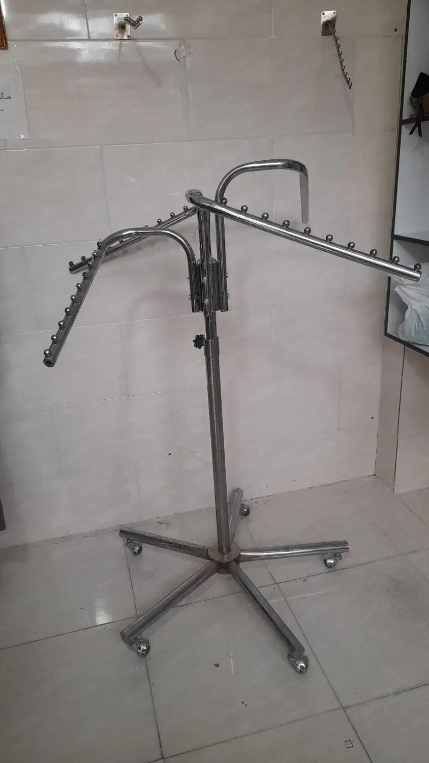 رگال گردان|بندرخت و رخت‌آویز|محلات, |دیوار