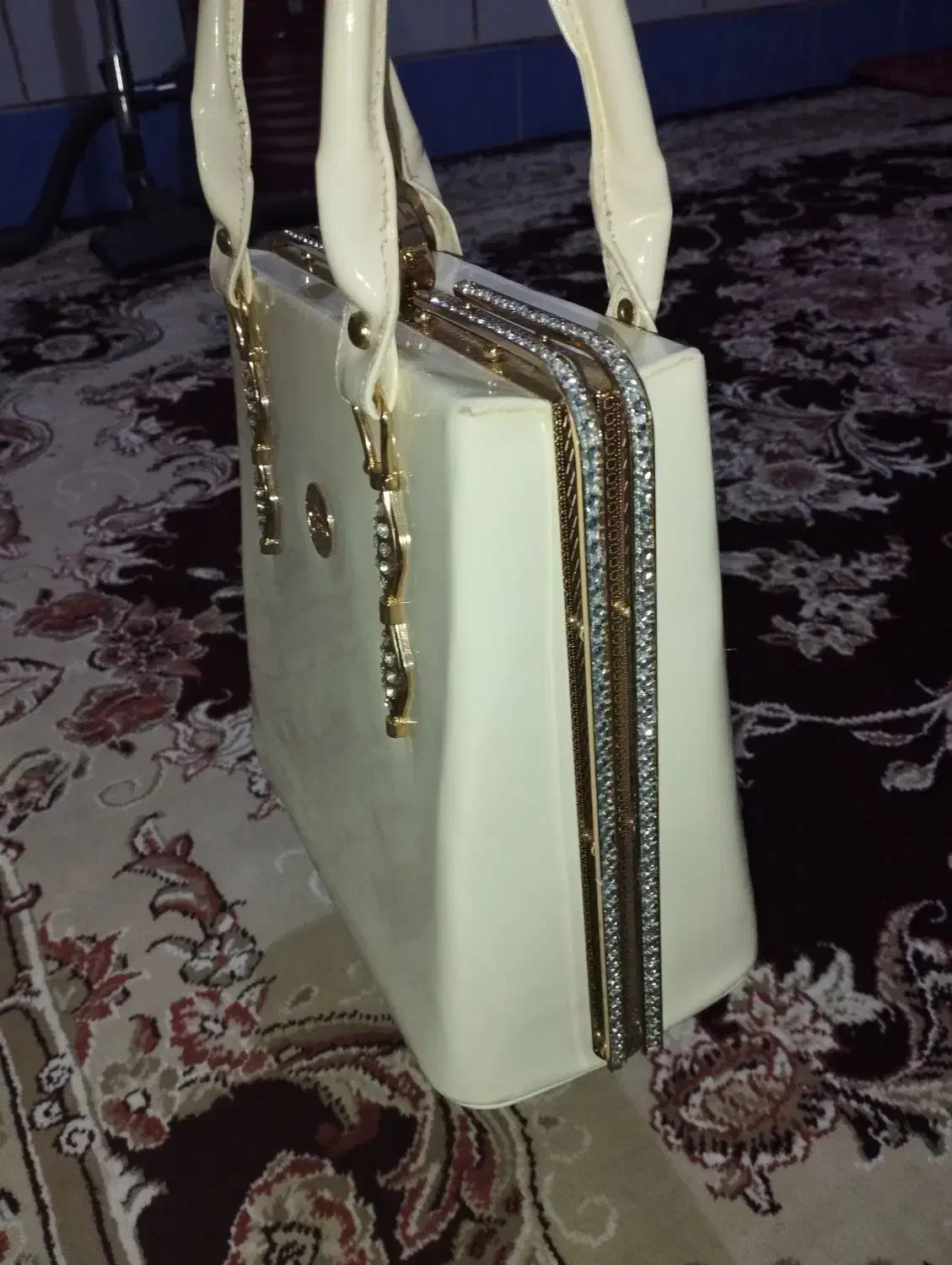 کیف|کیف، کفش، کمربند|لردگان, |دیوار