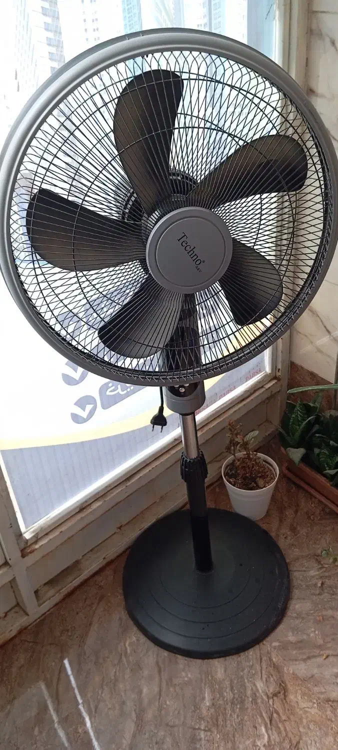 پنکه ایستاده|پنکه و تصفیه‌کنندهٔ هوا|اردبیل, |دیوار