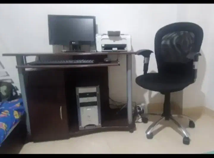 میز کامپیوتر بهمراه صندلی|میز تحریر و کامپیوتر|رشت, سیا اسطلخ|دیوار
