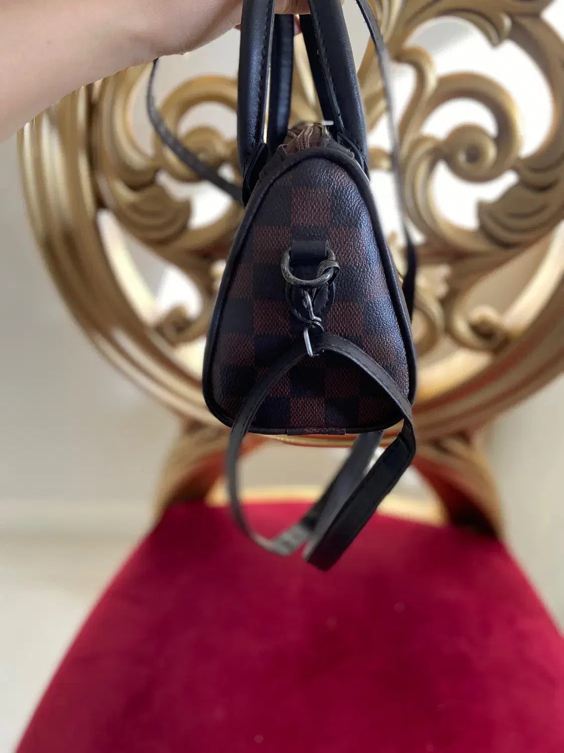 تعدادی کیف زنانه|کیف، کفش، کمربند|اندیشه, اندیشه فاز ۱|دیوار