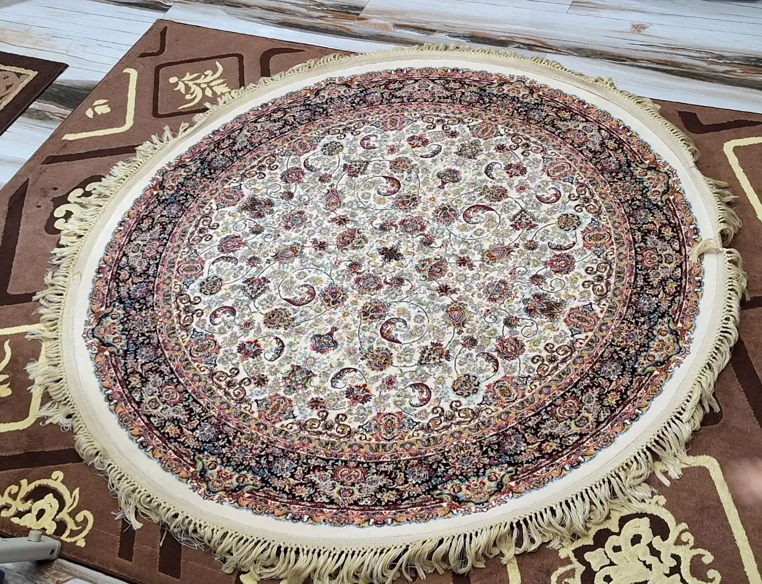 فرش گرد ۱۲۰۰ شانه|فرش|آمل, |دیوار