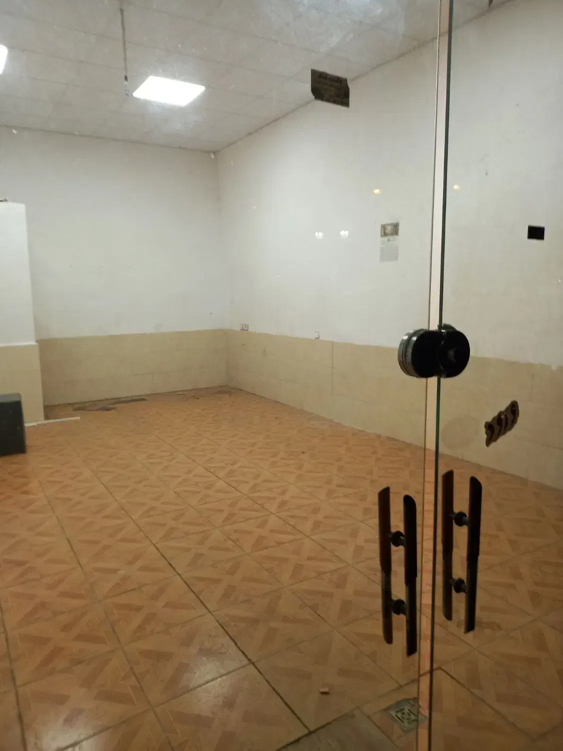 رهن و اجاره مغازه|اجارهٔ مغازه و غرفه|رشت, چمارسرا|دیوار