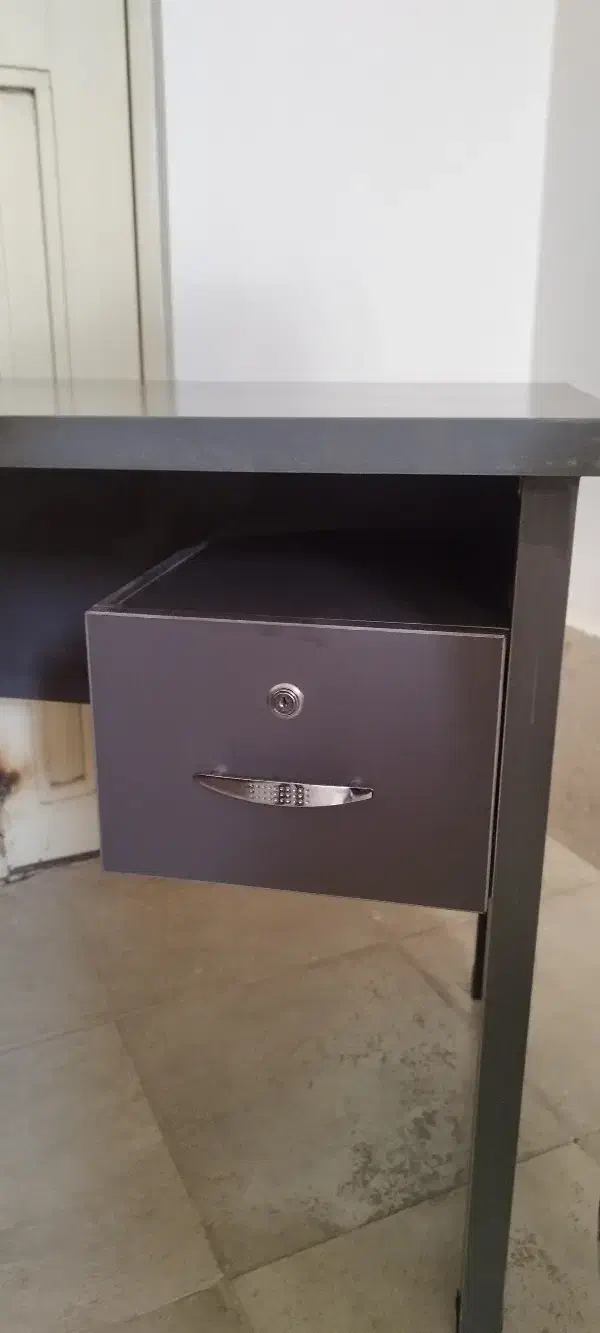 میز تحریر و کامپیوتر|میز تحریر و کامپیوتر|هشتگرد, شهرک ریحانه|دیوار