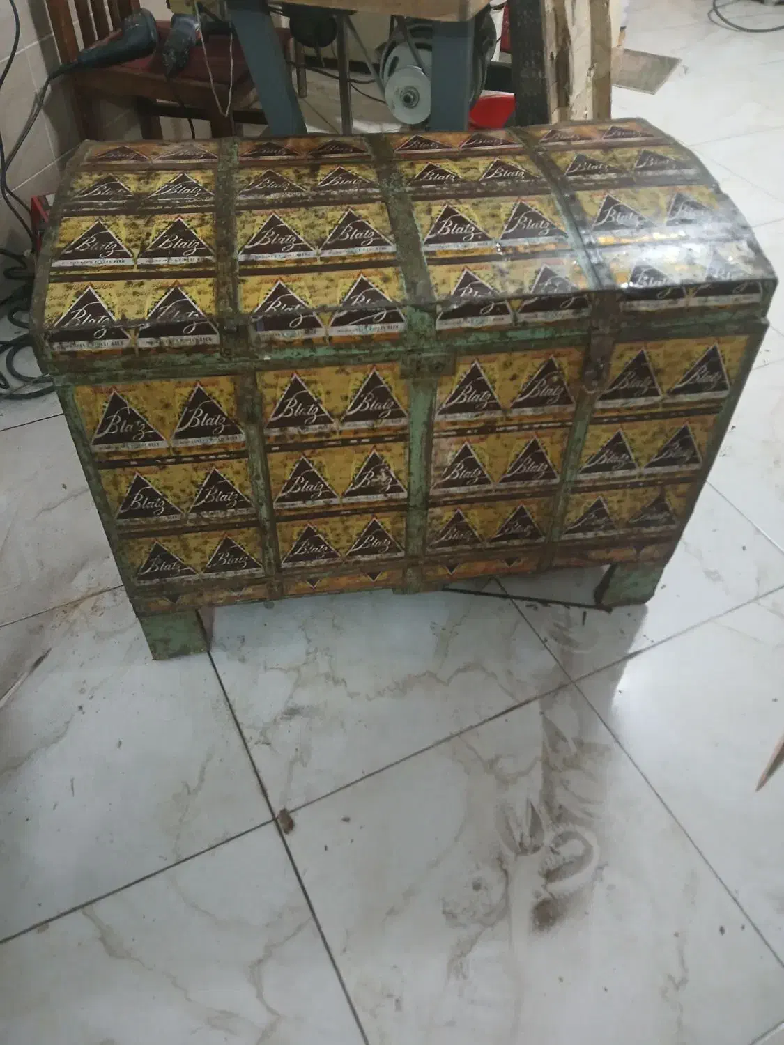 صندوقچه مادربزرگ با بیش لز ۷۰ سال قدمت|کلکسیون اشیاء عتیقه|ارومیه, |دیوار