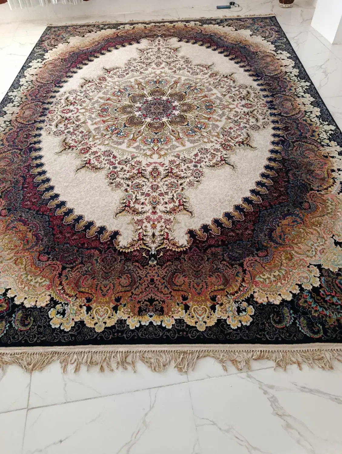 فروشی|فرش|شیراز, کوشک میدان|دیوار