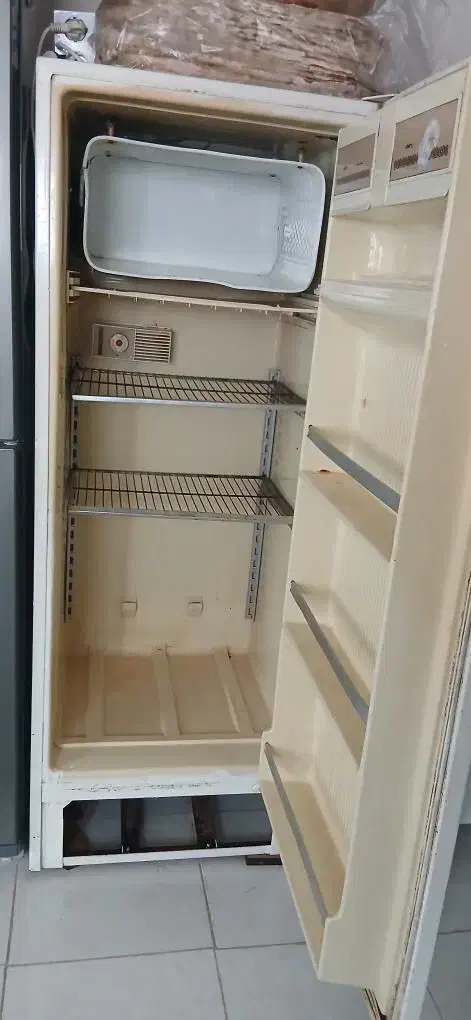 یخچال ارج قدیمی مثل ساعت کارمیکنه سالم|یخچال و فریزر|پارس‌آباد, |دیوار