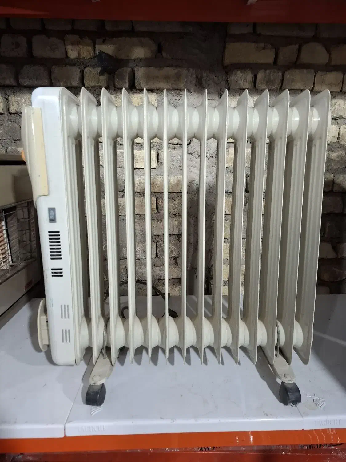 رادیاتور شوفاژ هیتر برقی|بخاری، هیتر، شومینه|برخوار, |دیوار