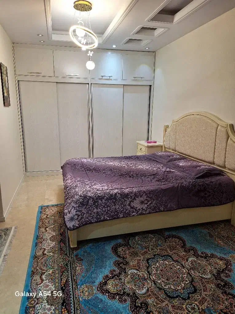 شرق مرزداران/۱۲۰متر/حیاط اختصاصی/مسکونی