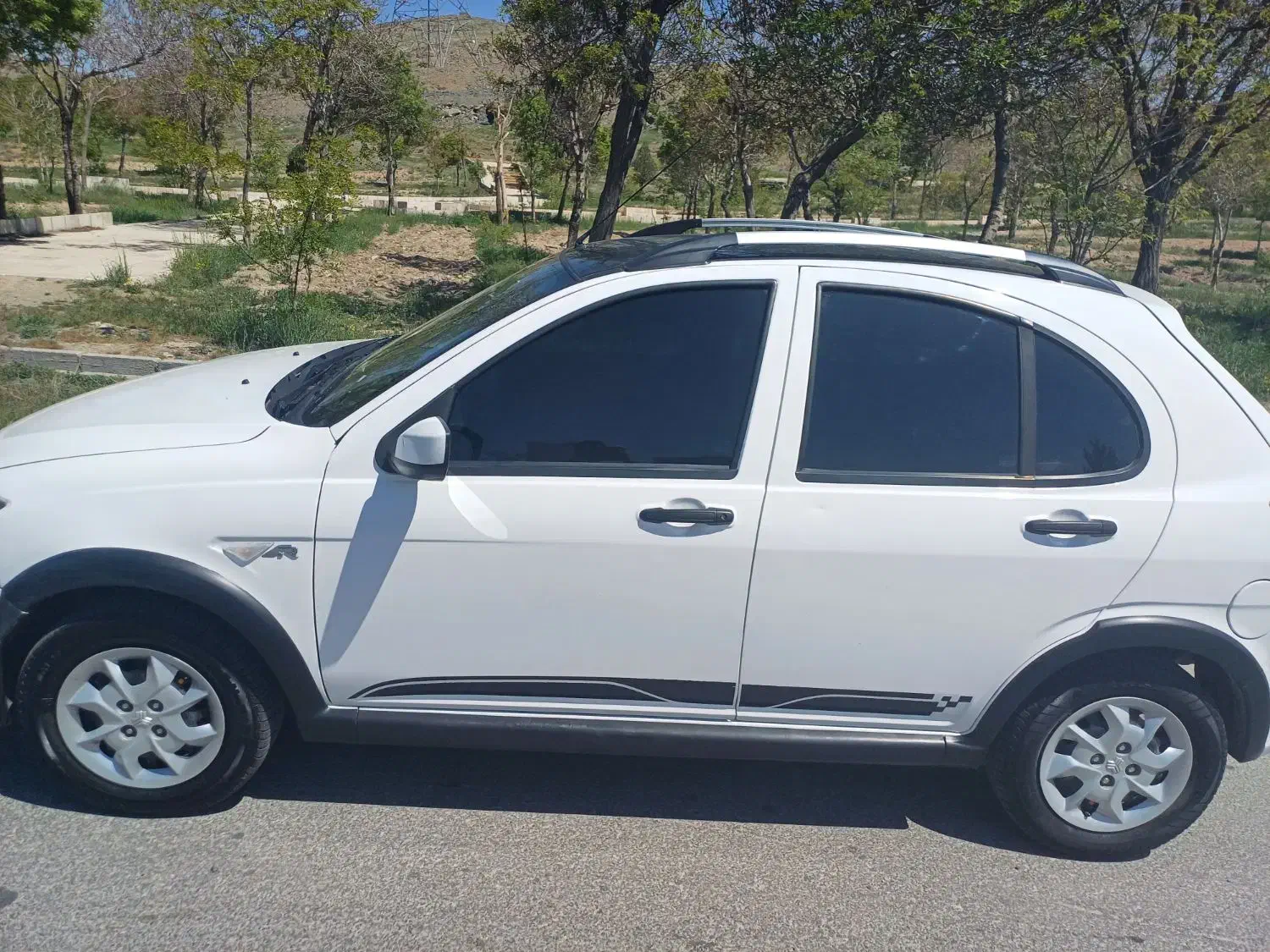 کوئیک R سفید مشکی|خودرو سواری و وانت|اراک, |دیوار