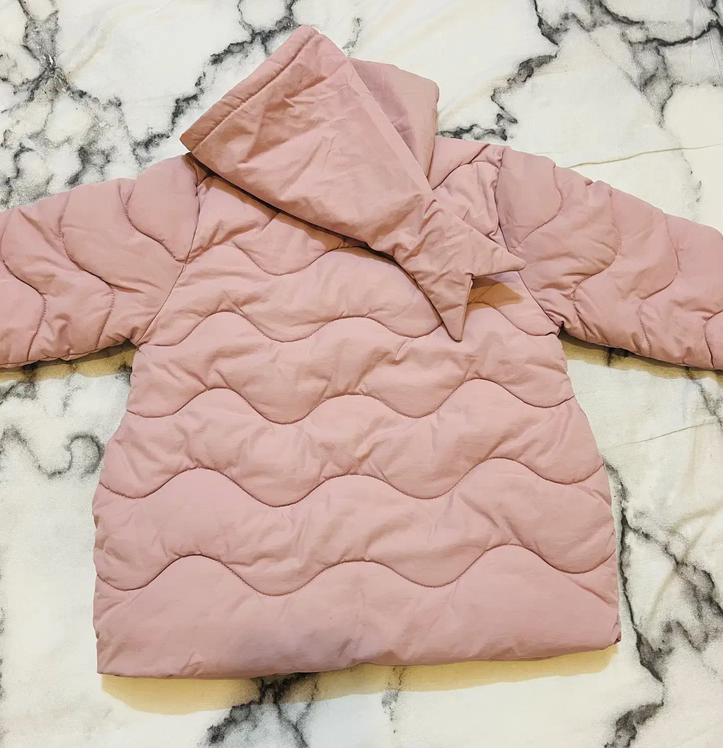 کاپشن|کفش و لباس بچه|ری, علایین|دیوار