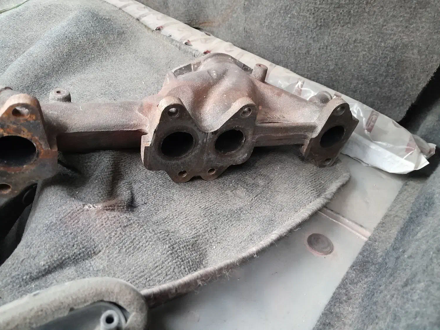 بغل اگزوز فابریک واتر پمپ پژو و فرمان قدیمی پژو|قطعات یدکی و لوازم جانبی|اهر, |دیوار