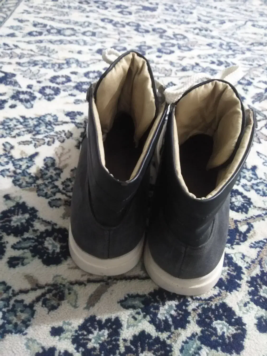 کفش ورزشی|کیف، کفش، کمربند|شوشتر, |دیوار