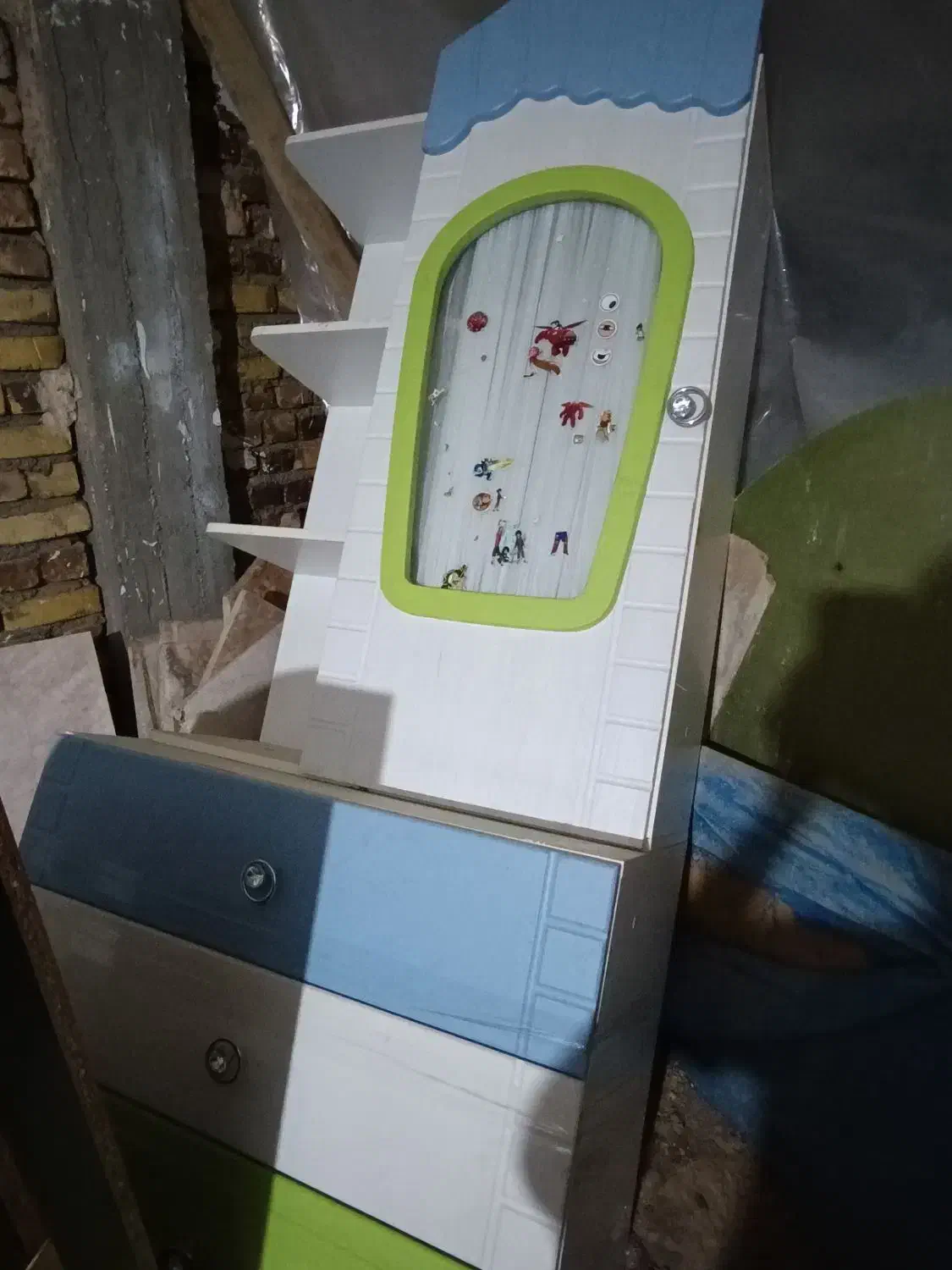 تخت و کمد بچه|اسباب و اثاث بچه|مشهد, سرافرازان|دیوار