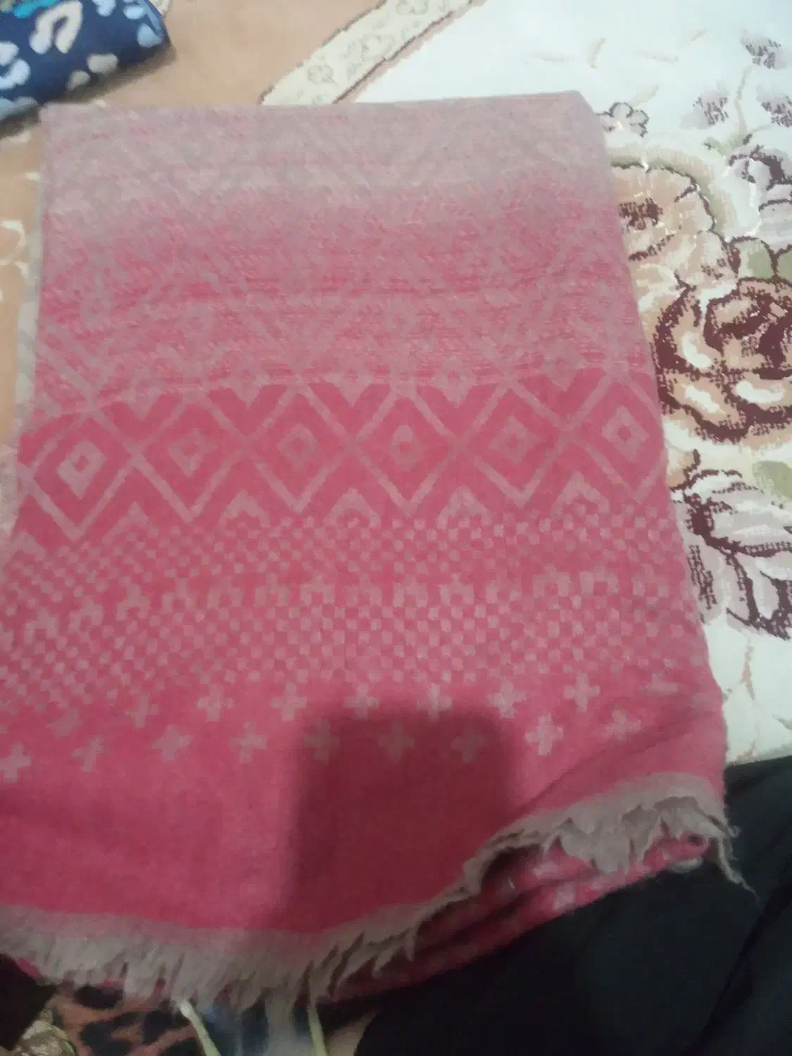 شال موهر|لباس|هرسین, |دیوار