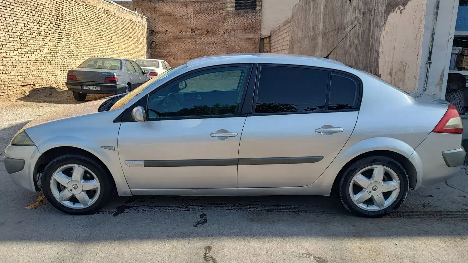 مگان 2006 اتومات|خودرو سواری و وانت|نجفآباد, طالقانی|دیوار