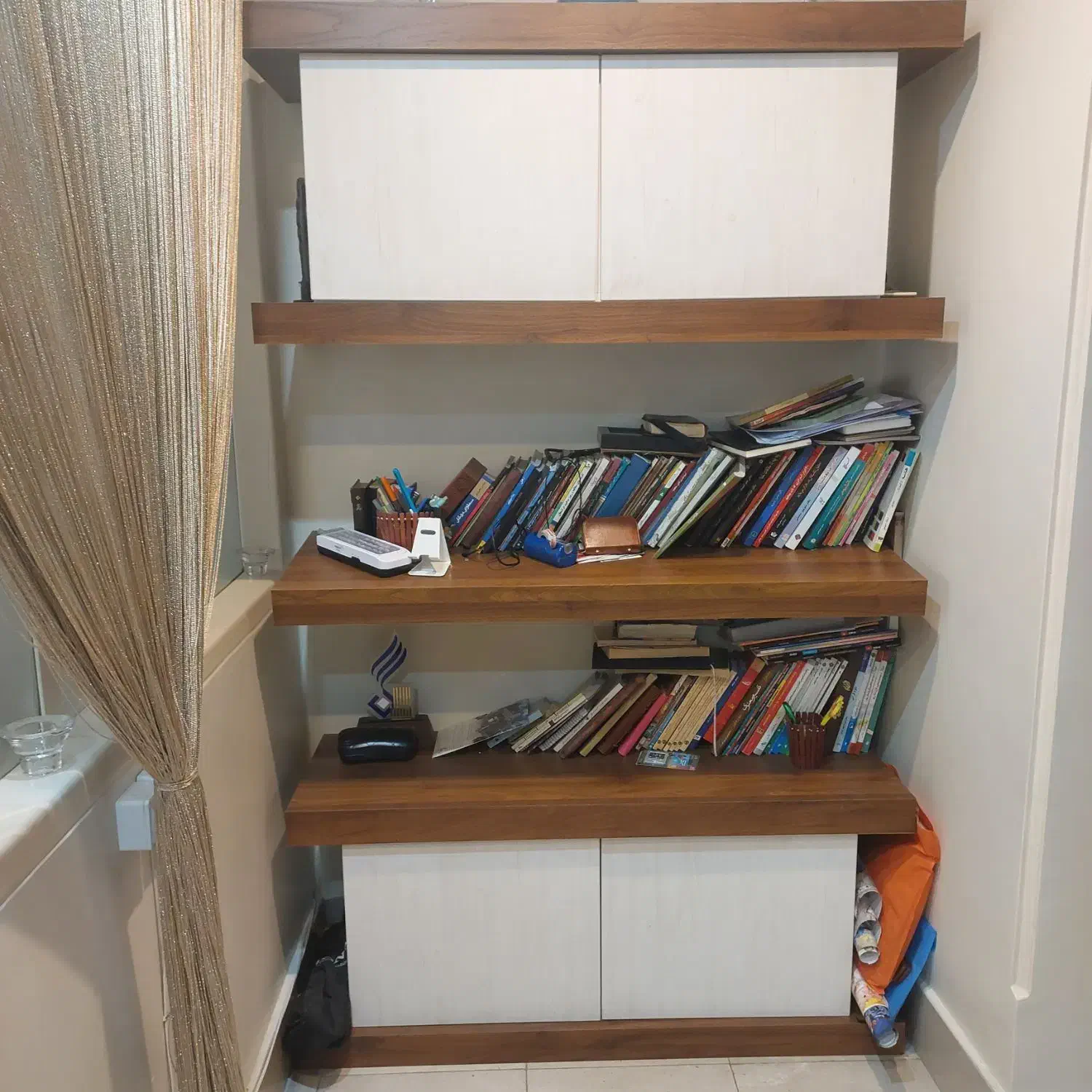 کتابخانه ویترین بسیار شیک و جادار و کاربردی|کتابخانه، شلف، قفسه‌های دیواری|تهران, شهرک آزمایش|دیوار