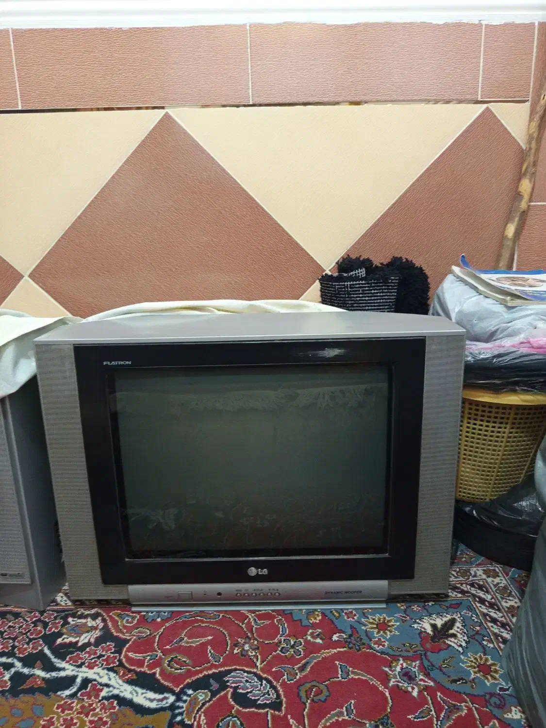 تلوزیون قدیمی|تلویزیون و پروژکتور|کارون, |دیوار