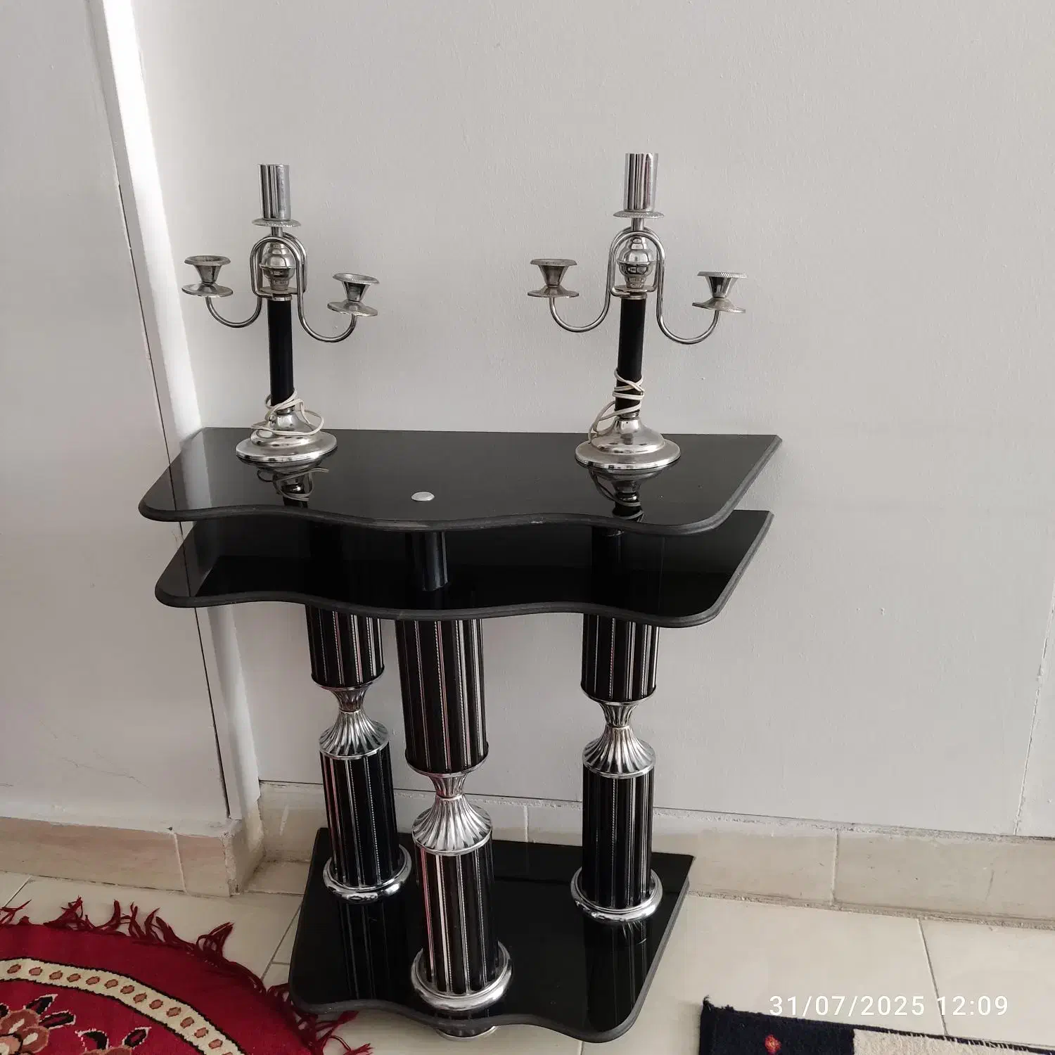 میز آینه با یک جفت شمعدانی|بوفه، ویترین، کنسول|محمدیه-قزوین, |دیوار