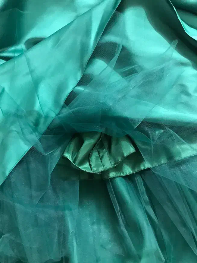 پیراهن مجلسی|لباس|ساری, |دیوار