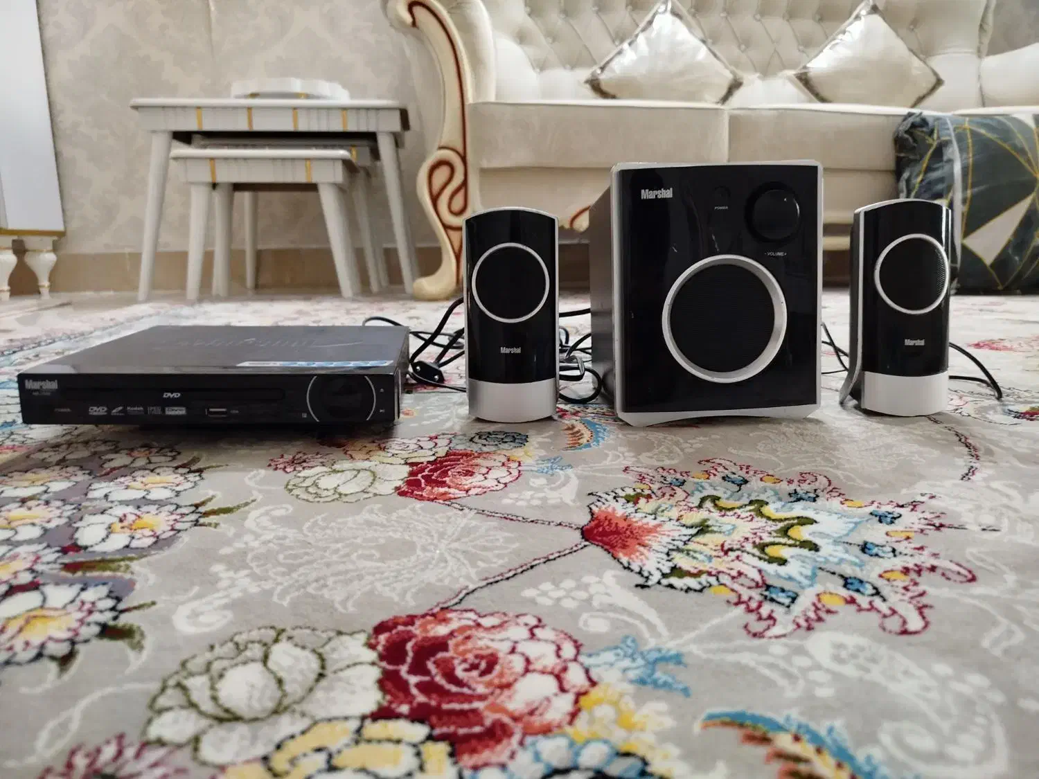 دی ویدی|پخش‌کننده DVD و ویدیو|رباط‌کریم, رباط‌کریم|دیوار