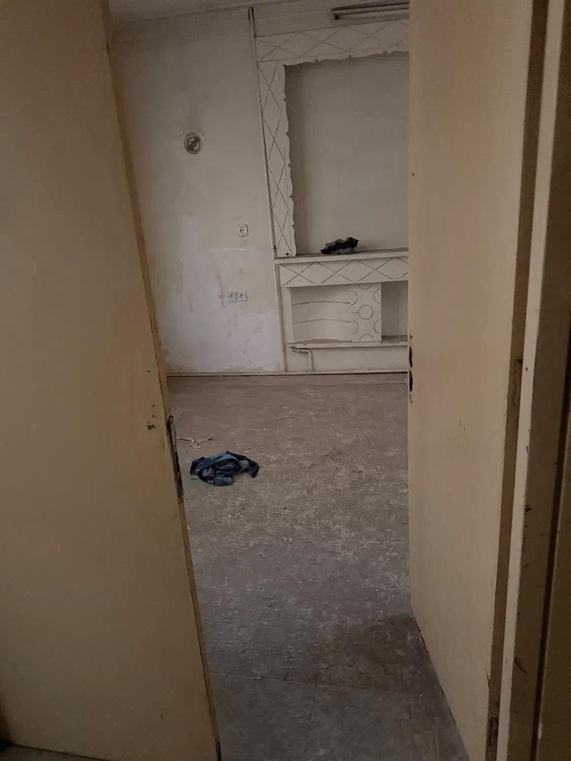 ساختمان ۳ طبقه مستقل دربست