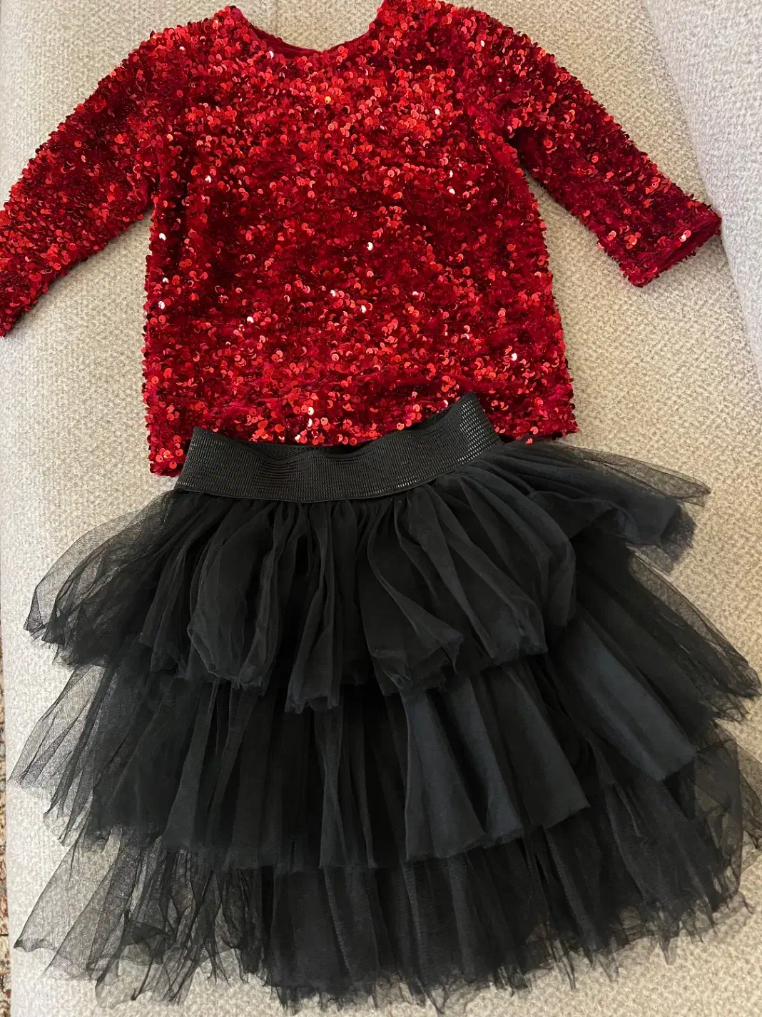 دو عدد بلوز دامن و یک دامن باجوراب شلواری باهم|لباس|تبریز, |دیوار