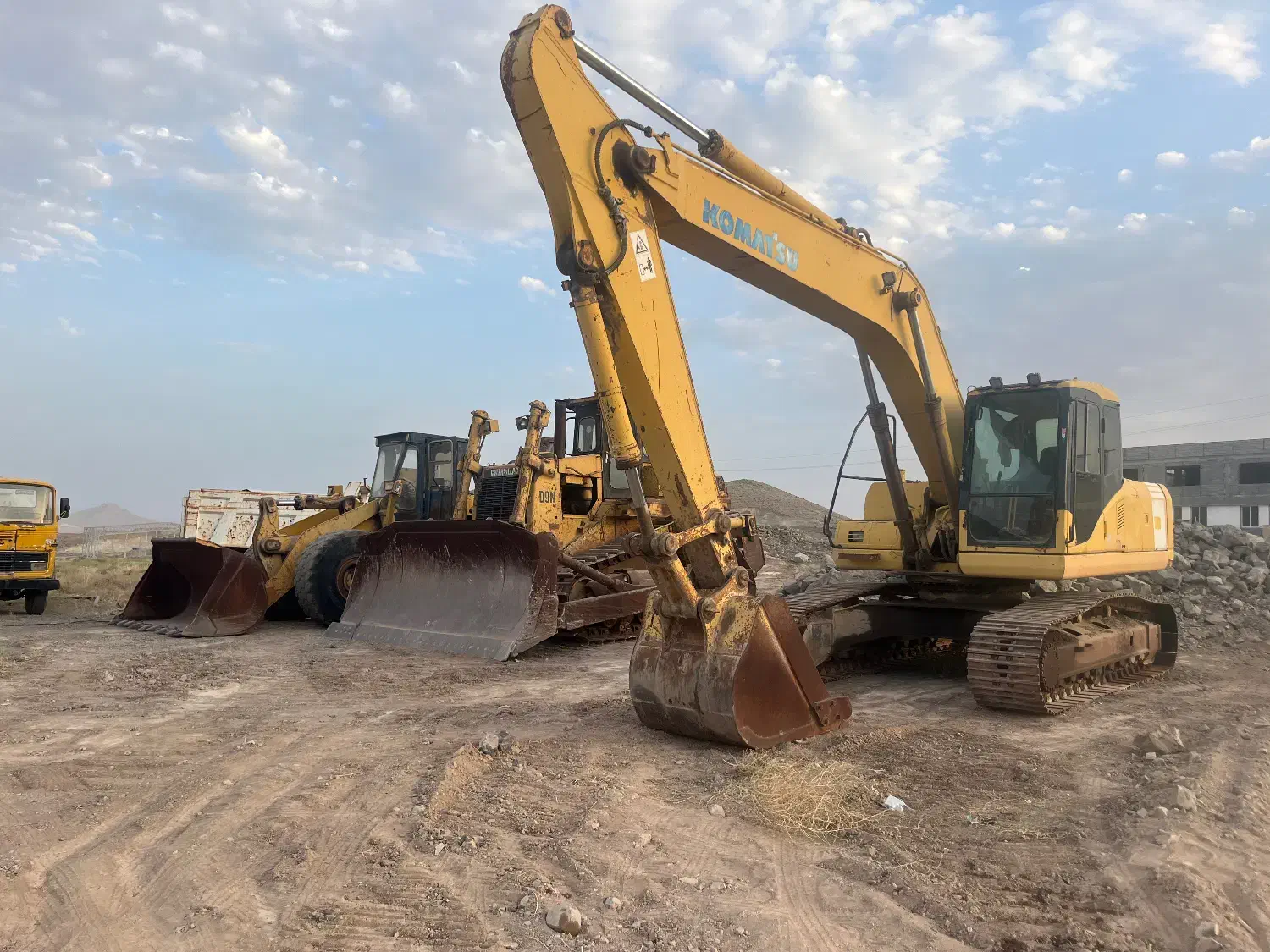 پیمانکاری اجاره بولدوزر d9n بیل220 لودر470|خدمات حمل و نقل|هشتگرد, فاز ۱ مهستان|دیوار