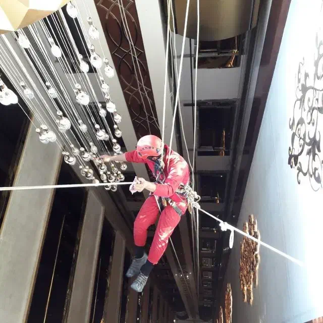 کار در ارتفاع بدون نیاز به داربست دسترسی به طناب|خدمات پیشه و مهارت|آمل, |دیوار