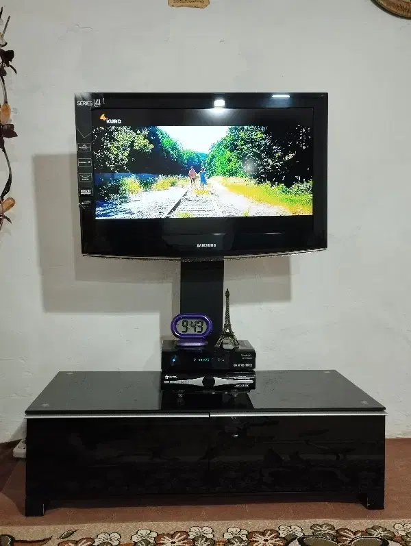 تلویزیون و میز تلویزیون|تلویزیون و پروژکتور|سقز, |دیوار